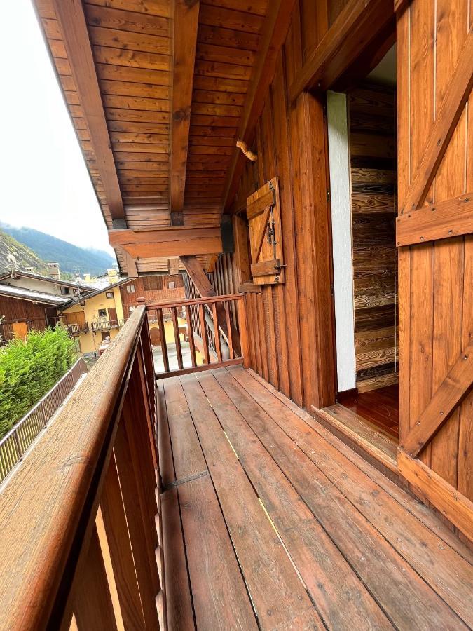 Chalet Mont Blanc De Courmayeur Exterior photo